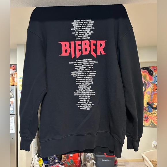 Justin Bieber Team Bieber Stadium Tour Concert Merch Crewneck Sweater Medium Top - Picture 5 of 10